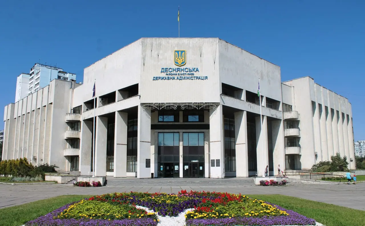 Експосадовицю Деснянської РДА судитимуть за закупівлю термометрів для шкіл і садочків утричі дорожче ринкової вартості 