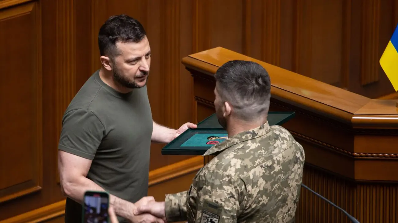 Зеленський визначив законом гарантії кавалерам "Хреста бойових заслуг"