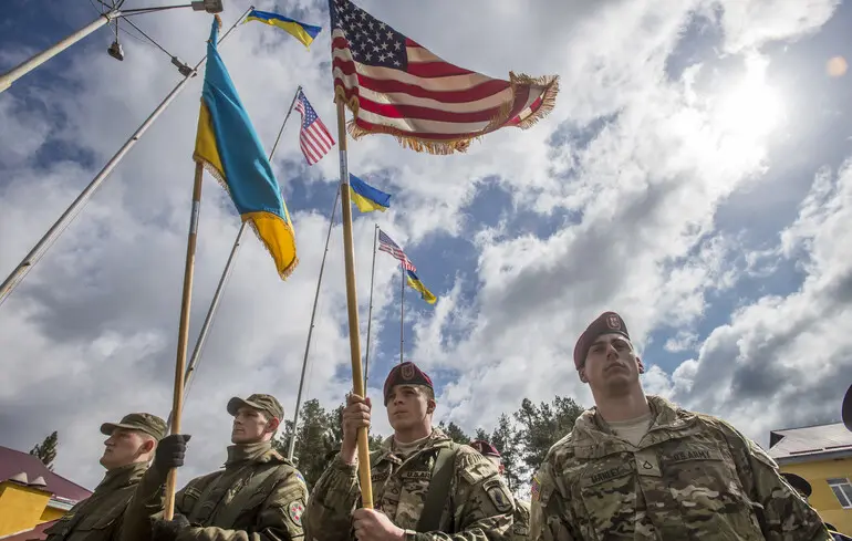 Американські гарантії безпеки мають відповідати гаслу Трампа "Мир через силу" — ексміністр оборони