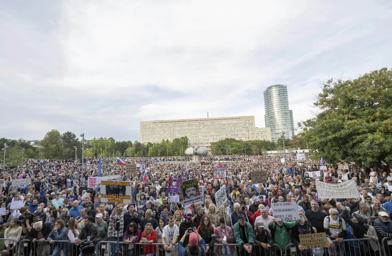 У Словаччині поновились антиурядові протести