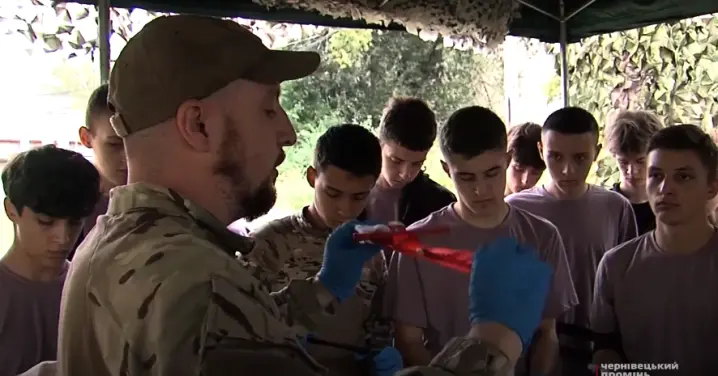 Дрони, бронетехніка і тактика бою: на Буковині відбувся масштабний вишкіл для студентів