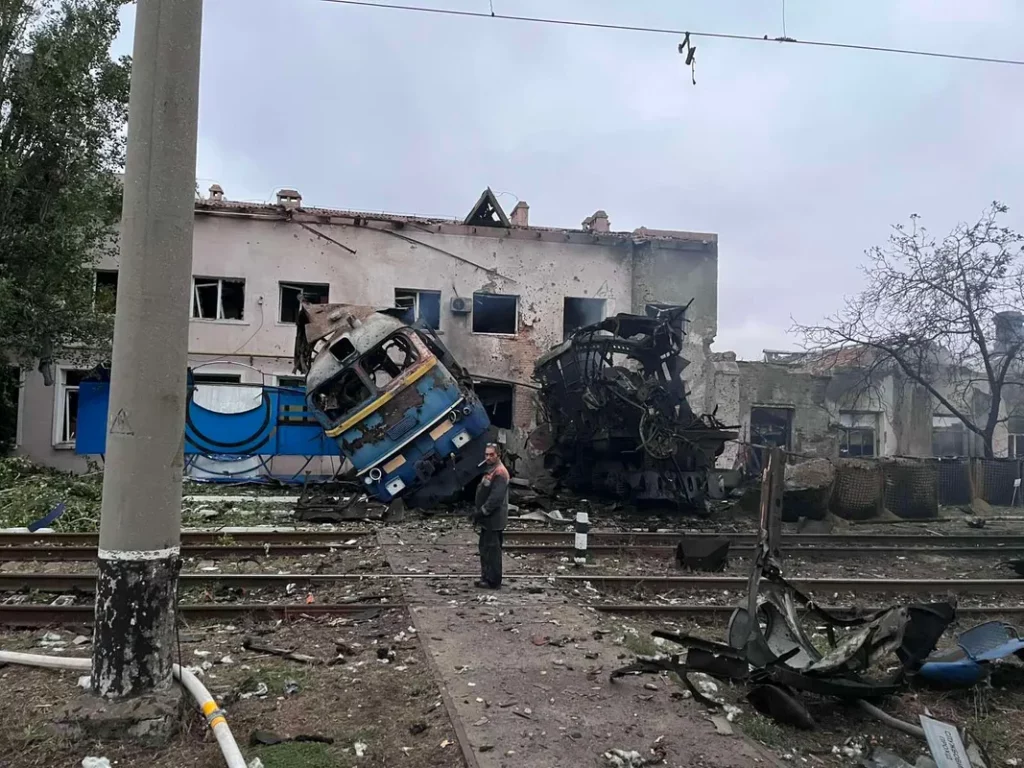 Росія завдала масованого обстрілу по депо в Одесі: є постраждалі (фото)