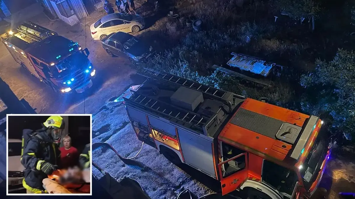 У Кривому Розі з палаючої квартири рятувальники винесли чоловіка без свідомості