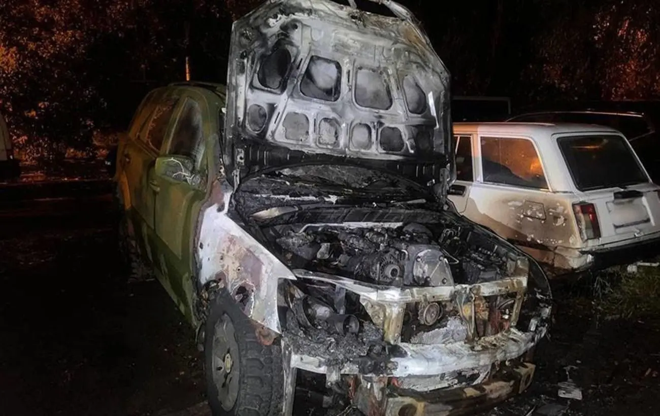 У Києві засуджено чоловіка, який підпалив військові автомобілі та