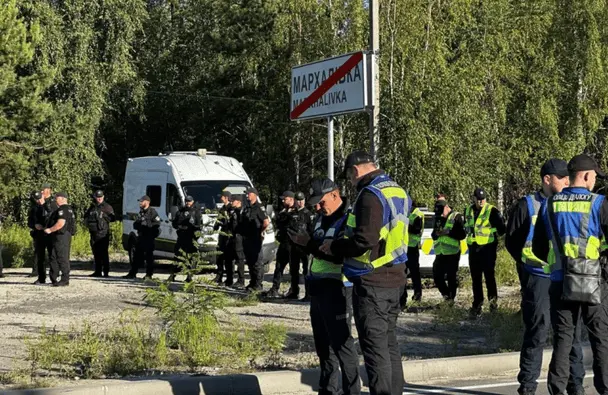 Протести в Мархалівці: Силовики затримали активістів, незважаючи на