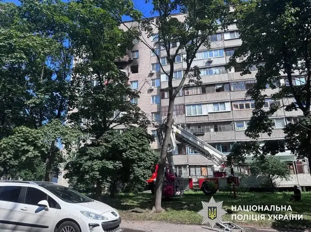 У Києві зловмисник випустив газ і підірвав квартиру: поранено поліцейського