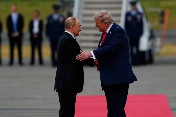 Трамп аплодував Путіну: момент зник з відео Білого дому
