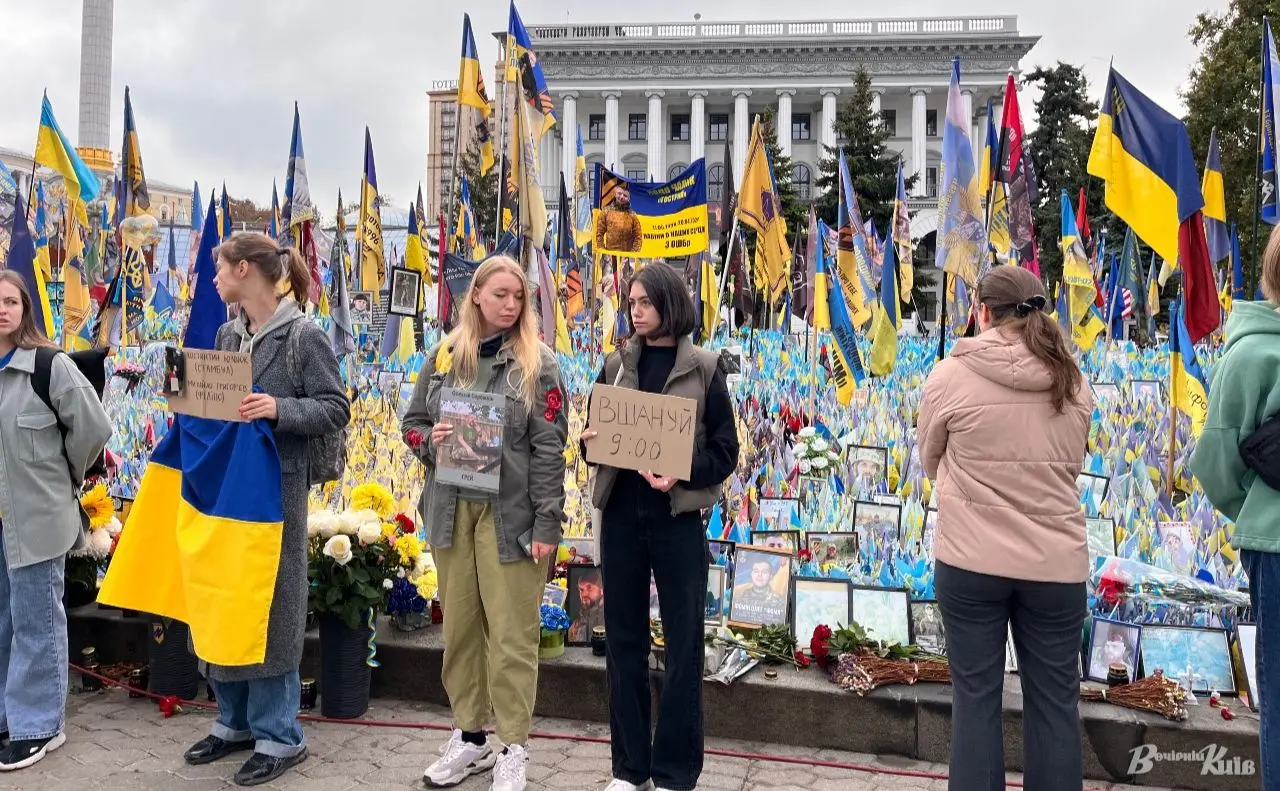 Щодня о 9:00 на Хрещатику — на хвилину зупинятимуть рух транспорту, щоб вшанувати загиблих воїнів та цивільних, — КМДА
