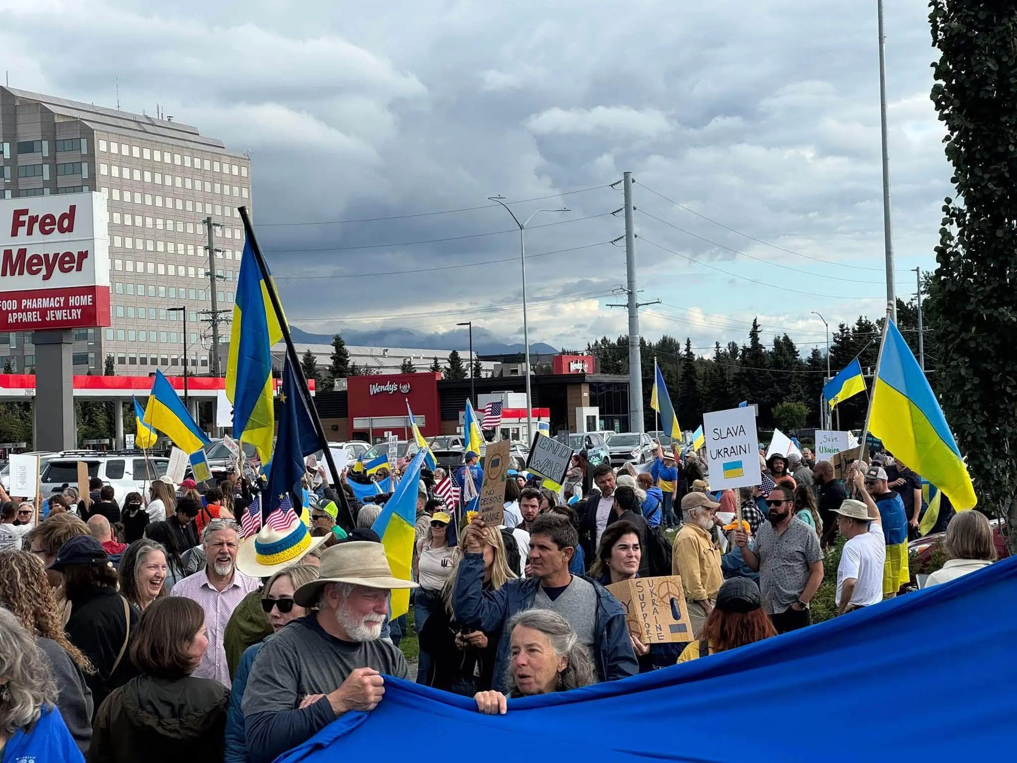 На Алясці перед самітом Трампа і Путіна відбувся проукраїнський мітинг