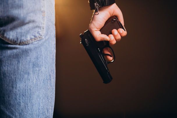 На Кіровоградщині чоловік під час перевірки документів стріляв у поліцейських, є поранені