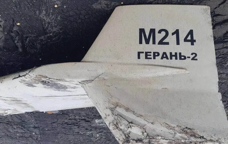 Під час атаки дронів уламки впали у двох районах Києві, в КМВА розповіли про пошкоджений водогін та інші наслідки