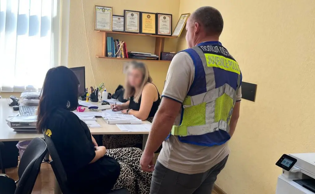 У Києві 17-річній матері оголосили підозру за залишення немовляти без нагляду