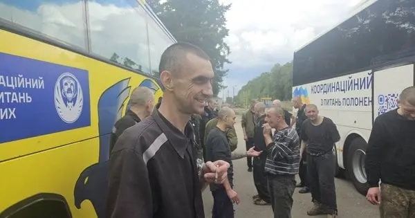 Шестеро буковинців повернулися в Україну після трьох років полону