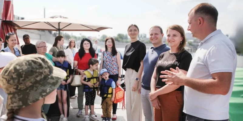 У Вінниці організували для понад 150 дітей плавання на катамаранах