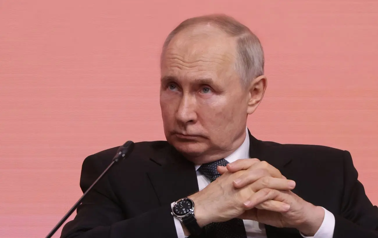 Путін заперечує стагнацію російської економіки, про яку заявили його банкіри