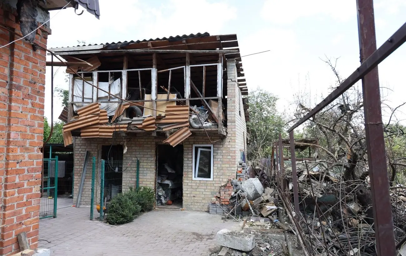 Російська атака пошкодила будинки та дитячий садок у Бучі