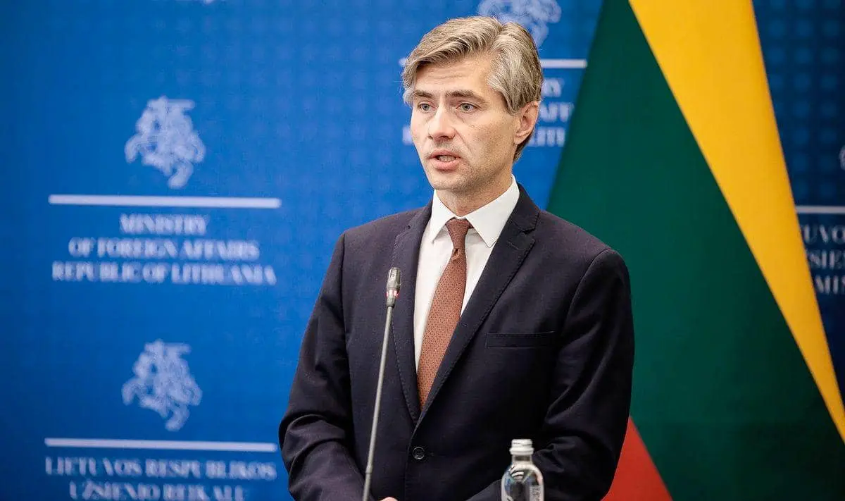 Литва обговорить зі США призупинення військової допомоги Україні