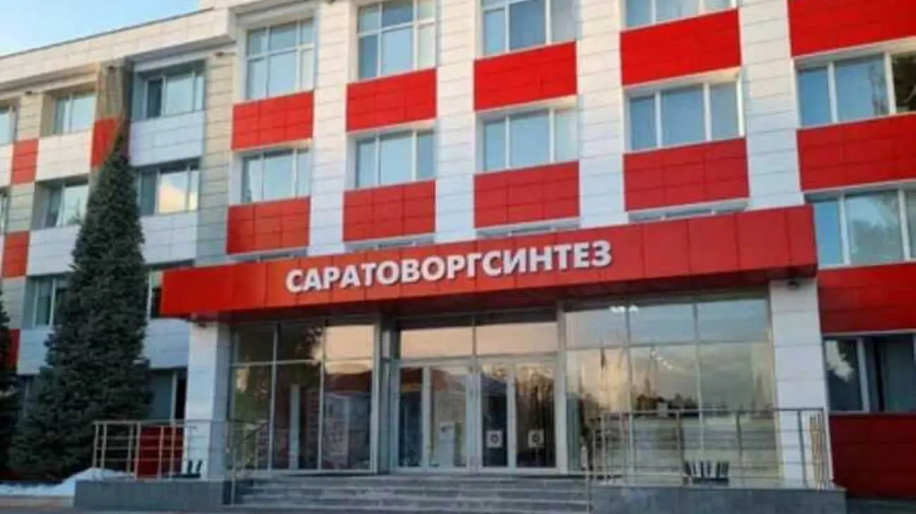 Дрони ГУР запалили нафтопереробний завод у Саратовській області РФ – джерело