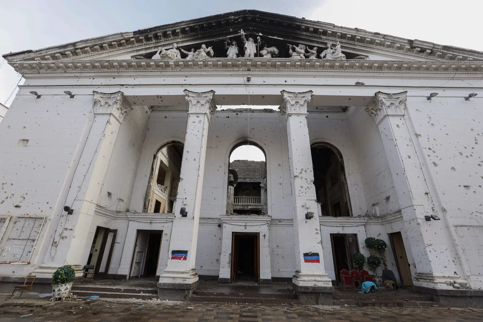 Подозрение получил генерал РФ, который приказал ударить по театру и роддому в Мариуполе