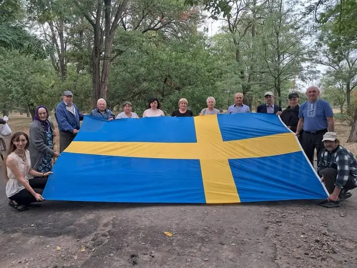 Посол у Швеції розповіла королю, як на Херсонщині врятували подарований ним прапор