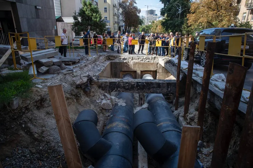 У Києві завершується модернізація тепломережі на вулиці Діловій (фото)