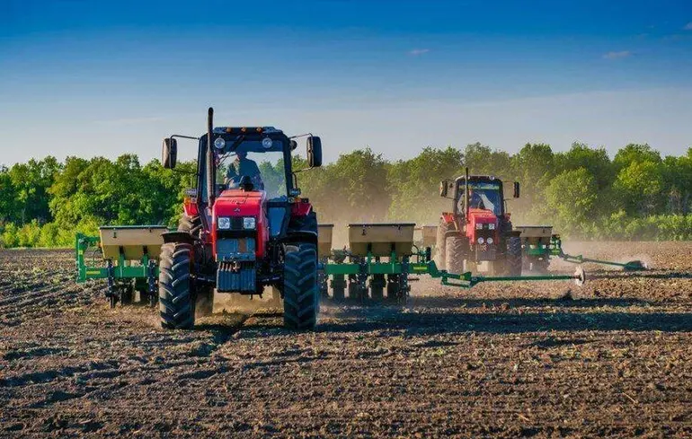 Нові правила керування сільськогосподарською технікою в Україні