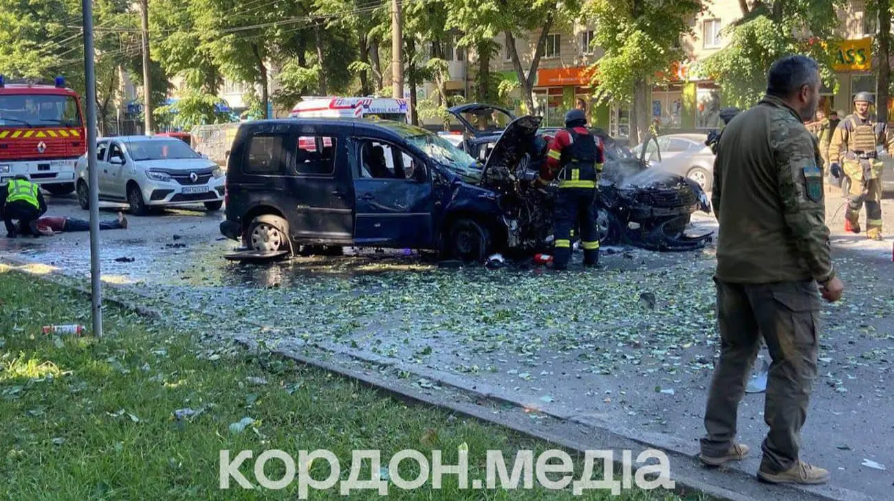 Росіяни завдали удару по центру Сум: є загиблий, багато поранених