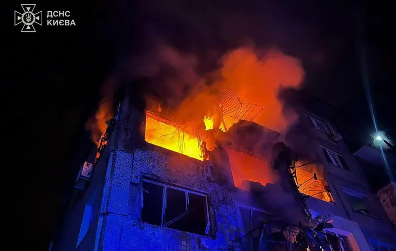 Росіяни влучили в Інститут кардіології, загинули люди — ДСНС