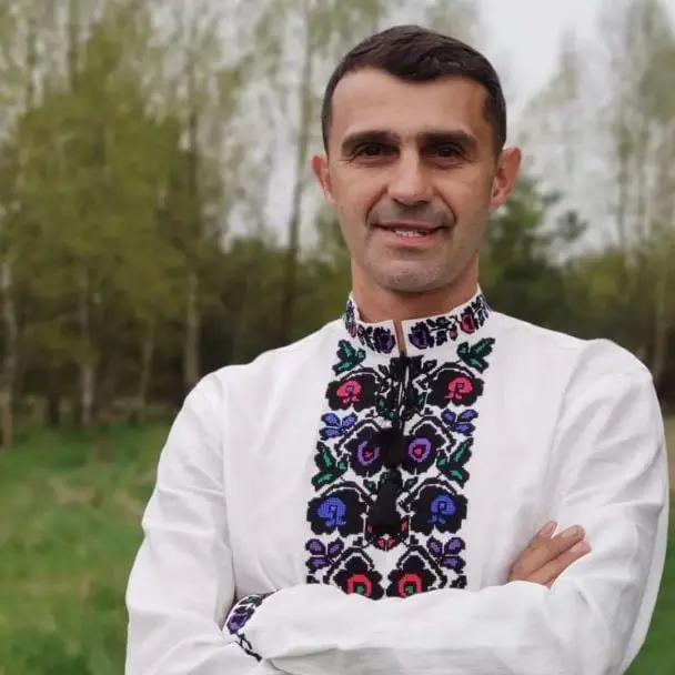 Зірка "Ліги сміху" Тарас Стадницький показав, як 17 років тому з розмахом гуляв весілля в наметі