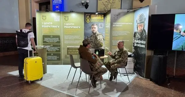 На головному залізничному вокзалі Львова запрацював рекрутинговий центр Сухопутних військ ЗСУ