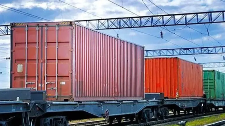 Залізничні контейнерні перевезення за 8 місяців скоротився