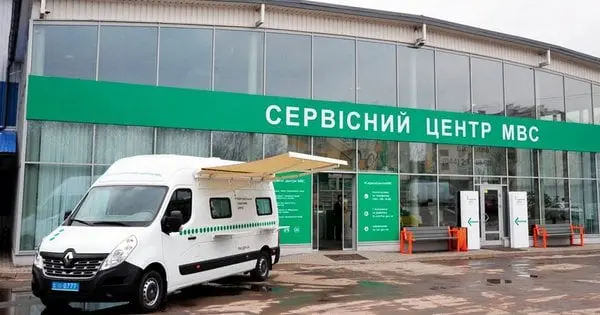Іванофранківець сплатив штраф за обіцянку позачергової реєстрації авто