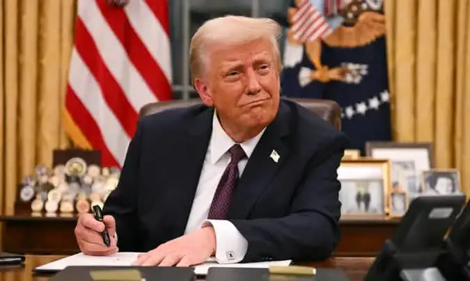 Трамп знову похвалився, як "завершив шість війн" і назвав дурнями всіх, хто його критикує