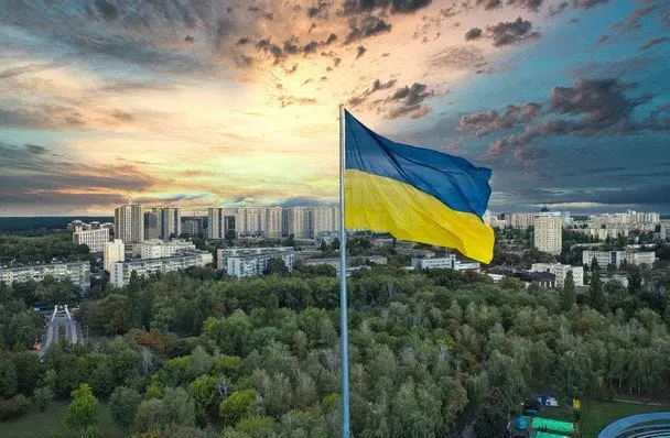 У Києві приспустили головний прапор України: яка причина