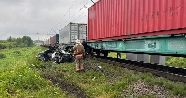 19-річний водій автомобіля Škoda загинув після зіткнення з потягом на Волині