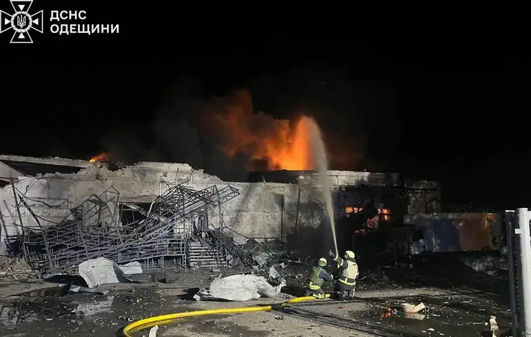 На Одещині росіяни уразили дронами віділення Нової Пошти: у ДСНС показали наслідки