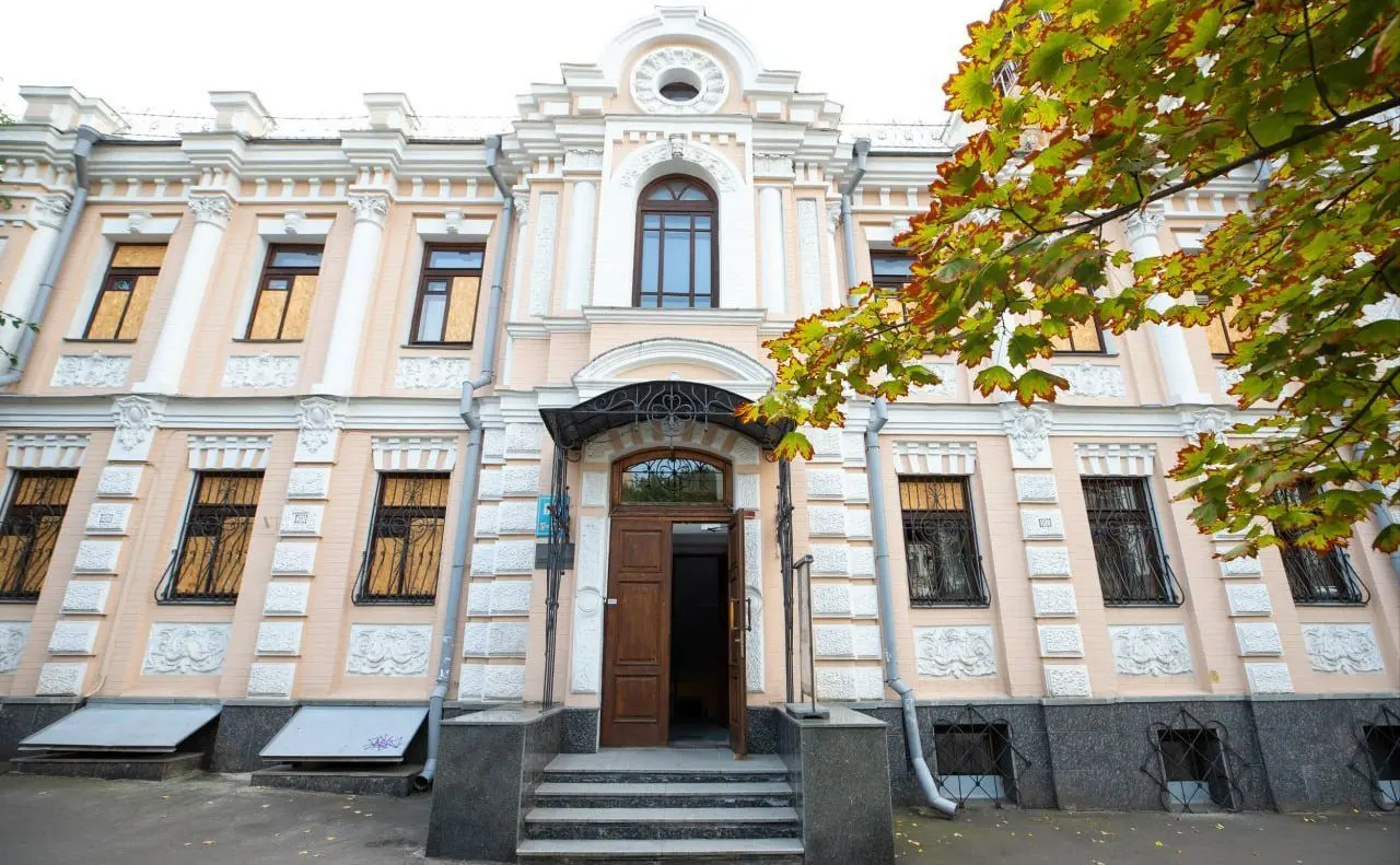Землю в центрі Києва повернули громаді