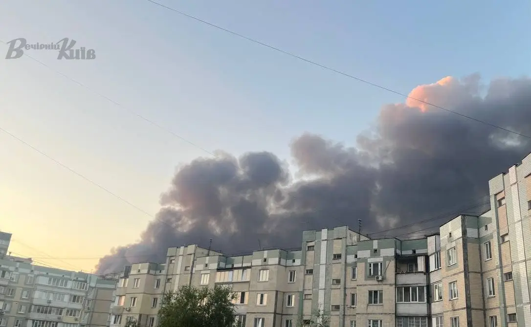 Через масштабну пожежу у Святошинському районі спостерігається сильне задимлення: варто зачинити вікна