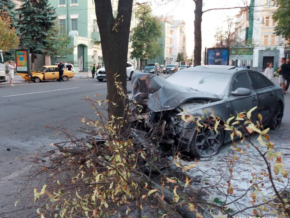 В центрі Харкова розбилися дві автівки