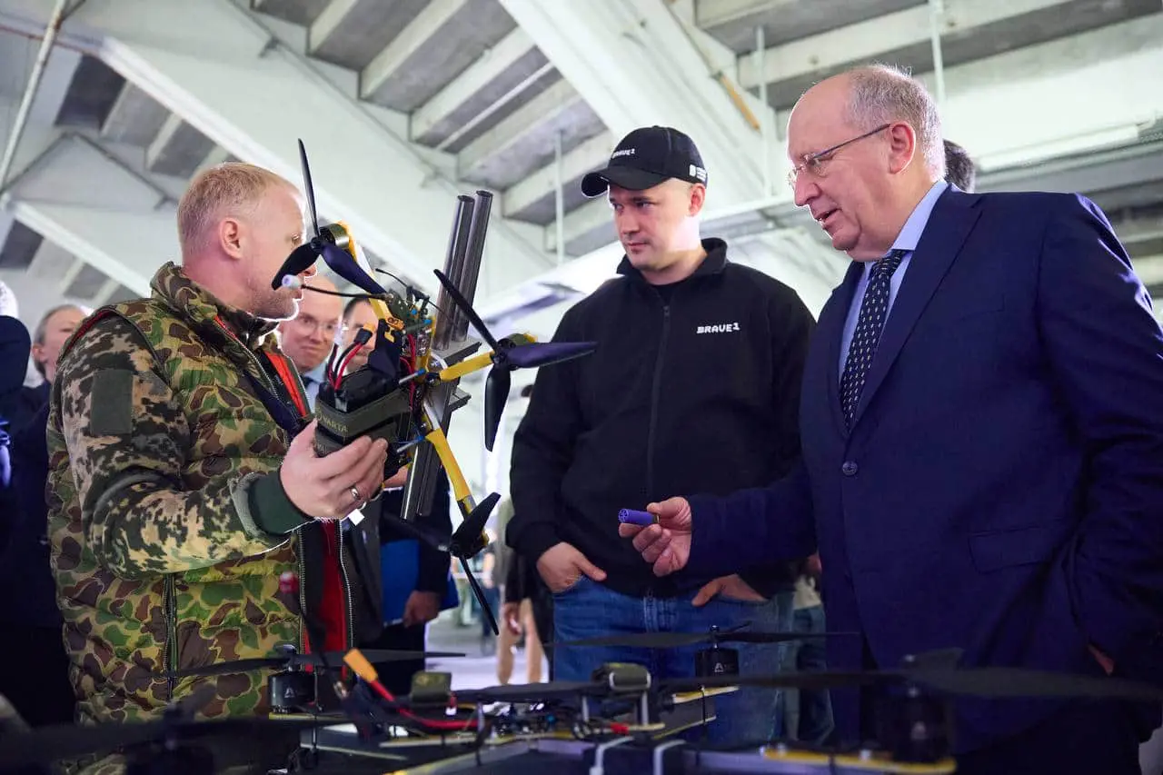 Угорщину та Словаччину не запросили на нараду в ЄС щодо "стіни дронів"