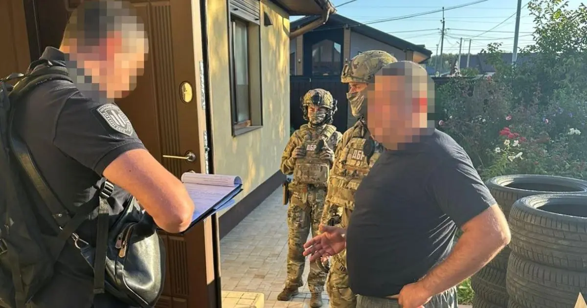 Начальник ДСНС з Вінничини змушував підлеглих зводити будинки в Харківській області