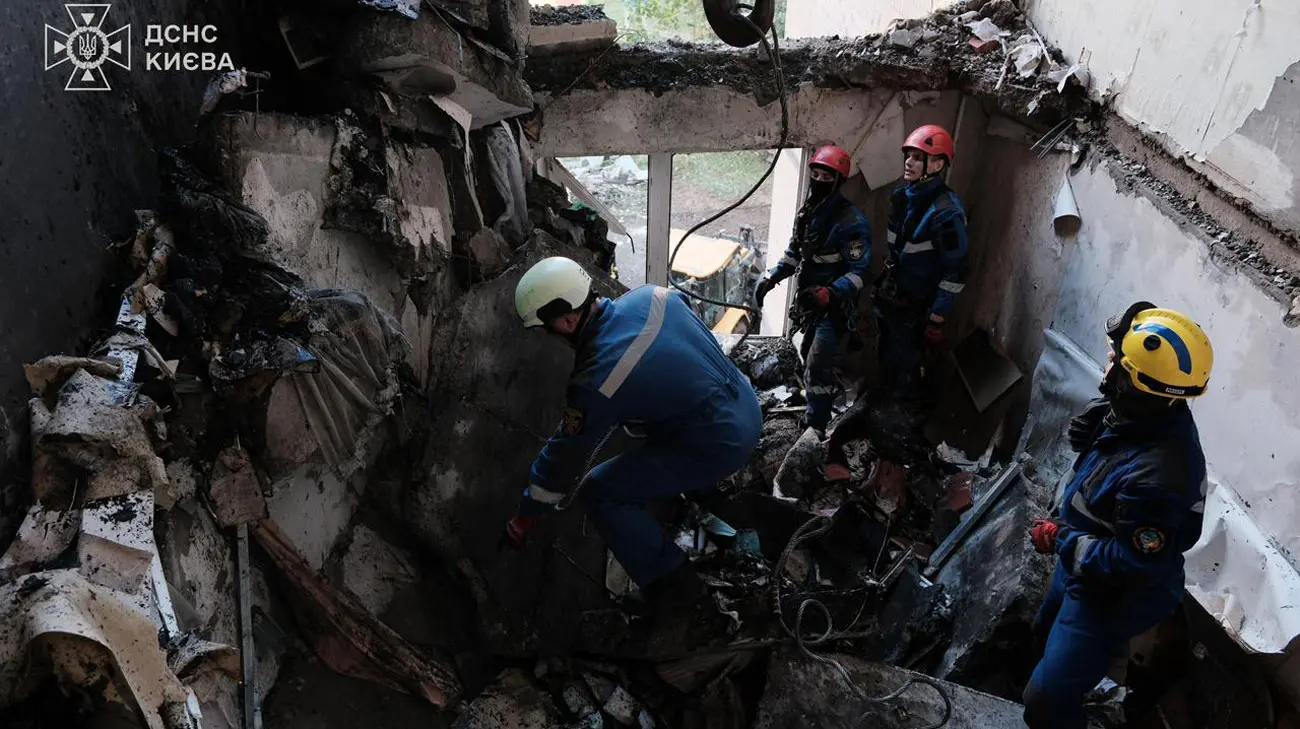 З-під завалів будинку у Києві дістали тіло третьої жертви
