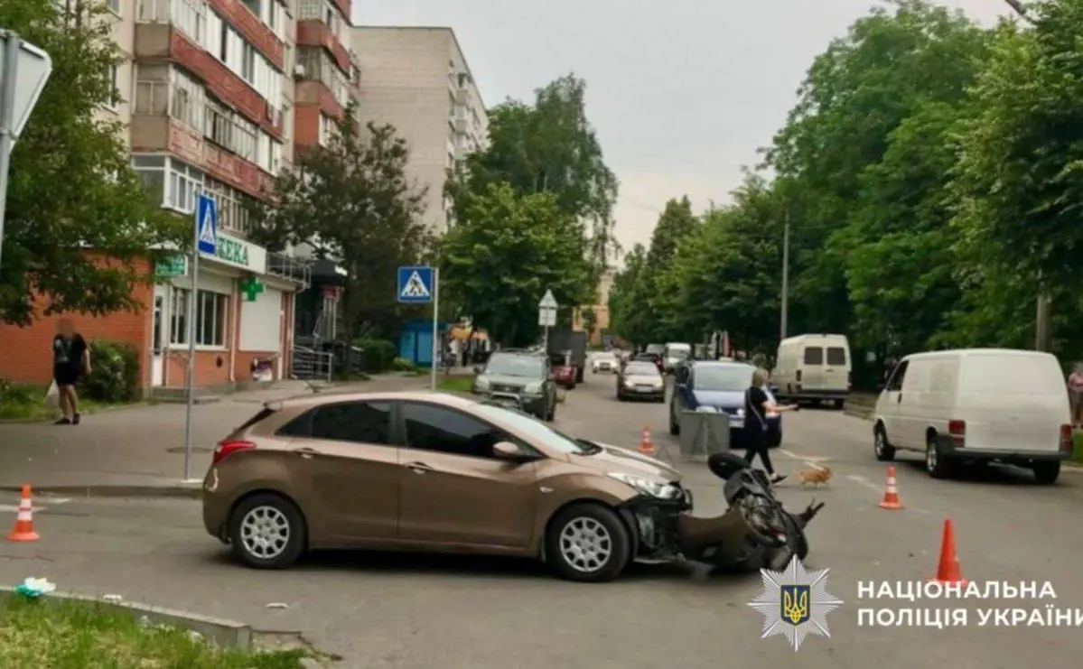 Підліток на мопеді Yamaha зіштовхнувся з легковиком Hyundai