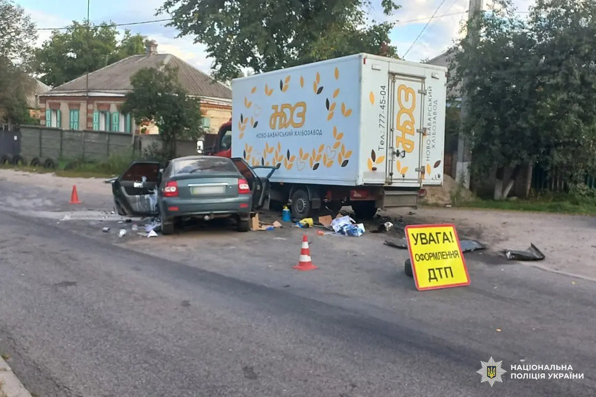 Смертельна ДТП на Харківщині: зіткнулися ВАЗ і мікроавтобус (фото)