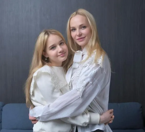 Трегубова показала свою 14-річну доньку та здивувала змінами у її зовнішності: "Я майже плакала"