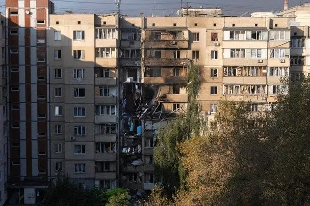 Удар по Києву: що відбувається у Святошинському районі на місці атаки