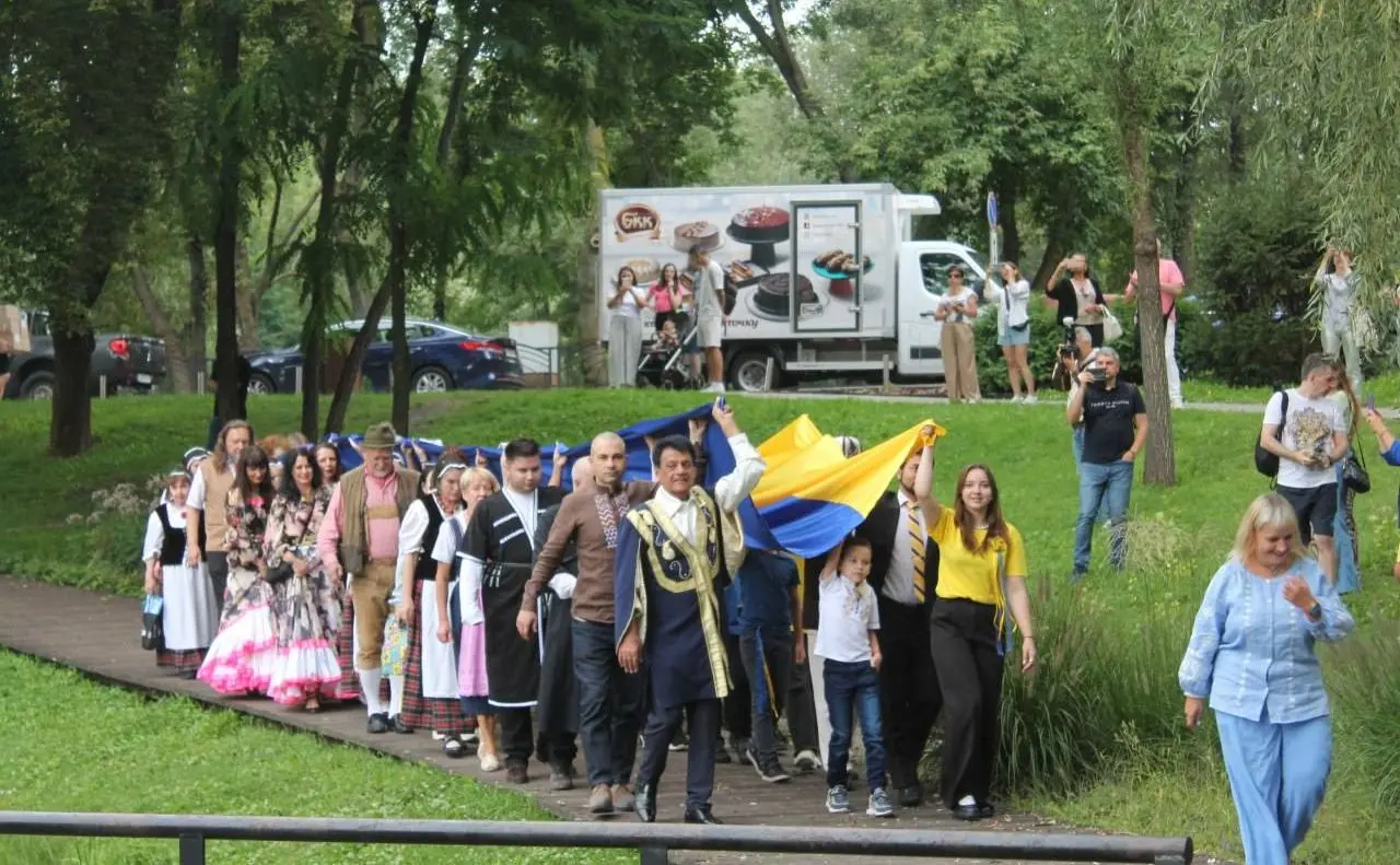 У Деснянському районі відбувся благодійний мистецький фестиваль до Дня Прапора та Дня Незалежності України. ФОТО