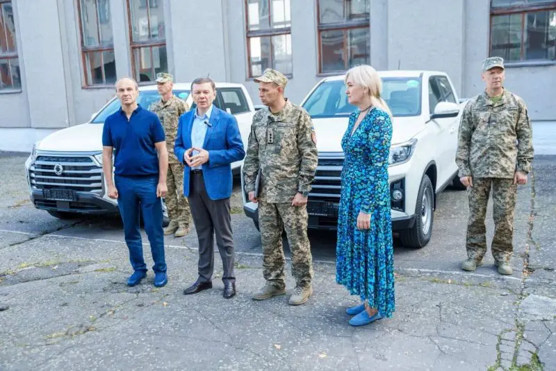 Два нові автомобілі та потужний генератор передав військовим Міжрегіональний координаційний гуманітарний штаб