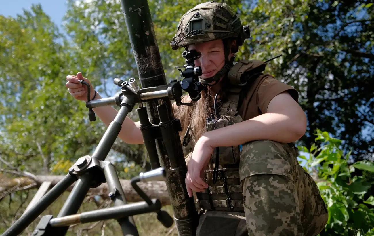 Соціологи з'ясували, скільки чоловіків і жінок в Україні готові взяти зброю та в якому віці