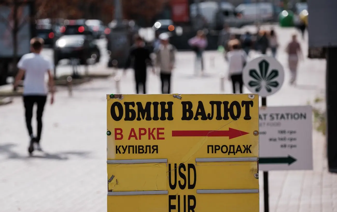 НБУ поки тримає гривню стабільною: скільки може коштувати долар найближчим часом